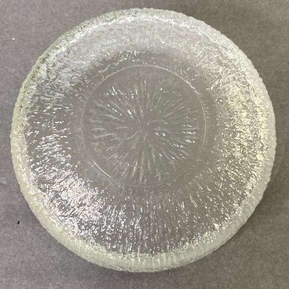 Vintage Indiana Glass Clear Crystal Ice Textured Bark 5" Fruit Bowl MCM - Picture 3 of 5